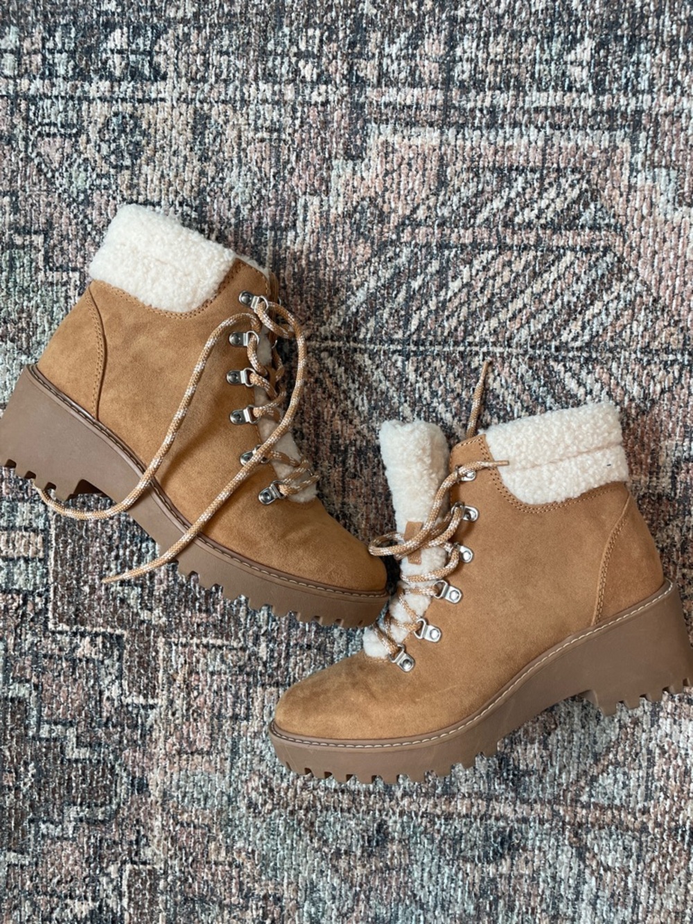 Universal Thread Faux Suede Sherpa Boots Size 8 Brown Lace Up Hiking Lug Sole